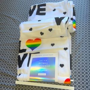 Envogue Essentials. OS. White/Multi